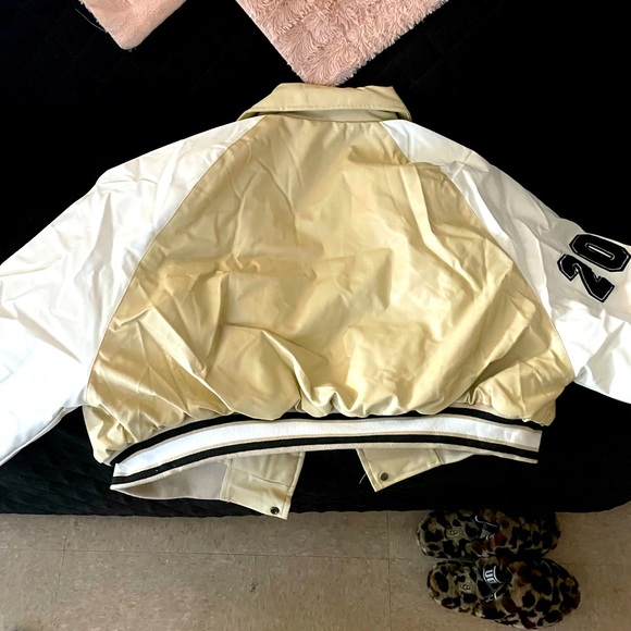 This Is A Brand New Super Trendy Tan And Cream Bomber Jacket - Picture 2 of 2